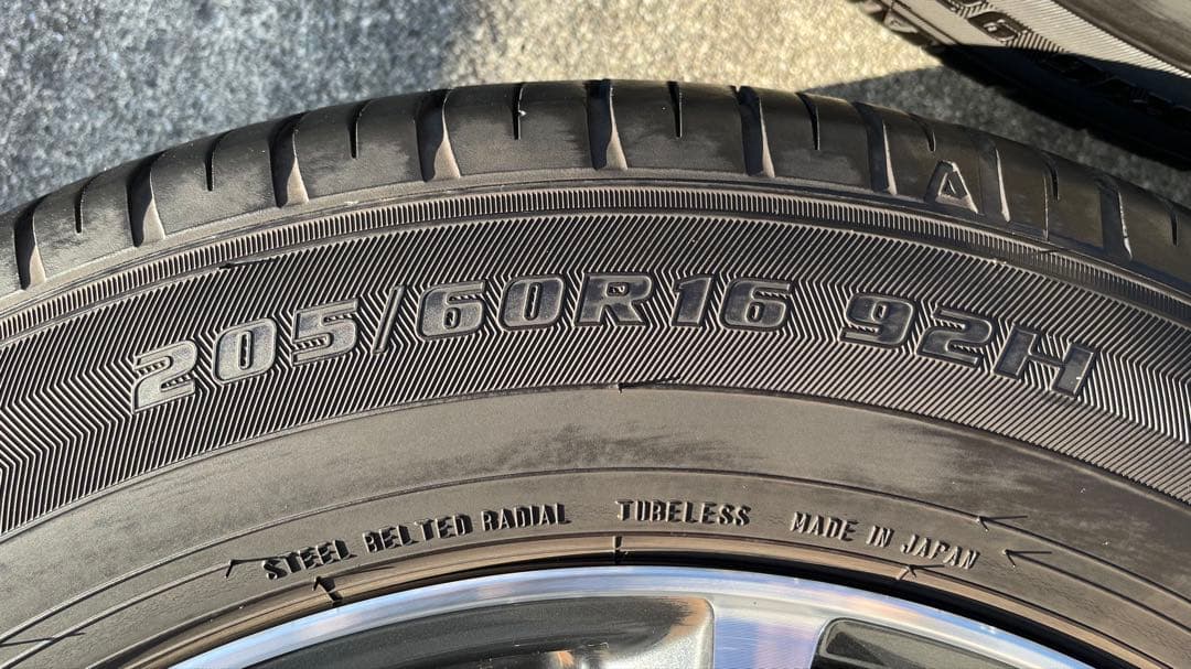 205/60R16 タイヤ・ホイールセット4本《ヴォクシー80》