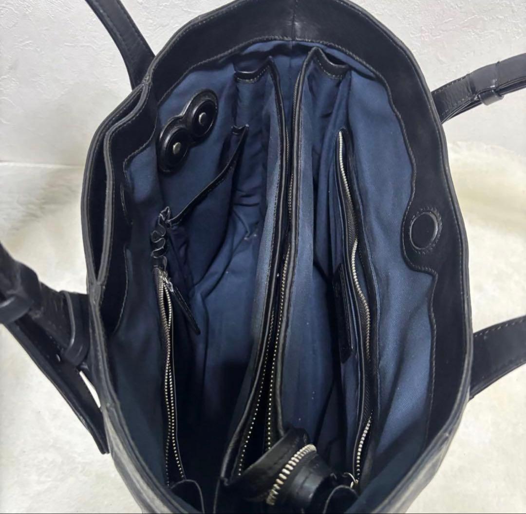 Pid トートバッグ A4可能 ブラック 撥水 革 チャーム付　肩掛け