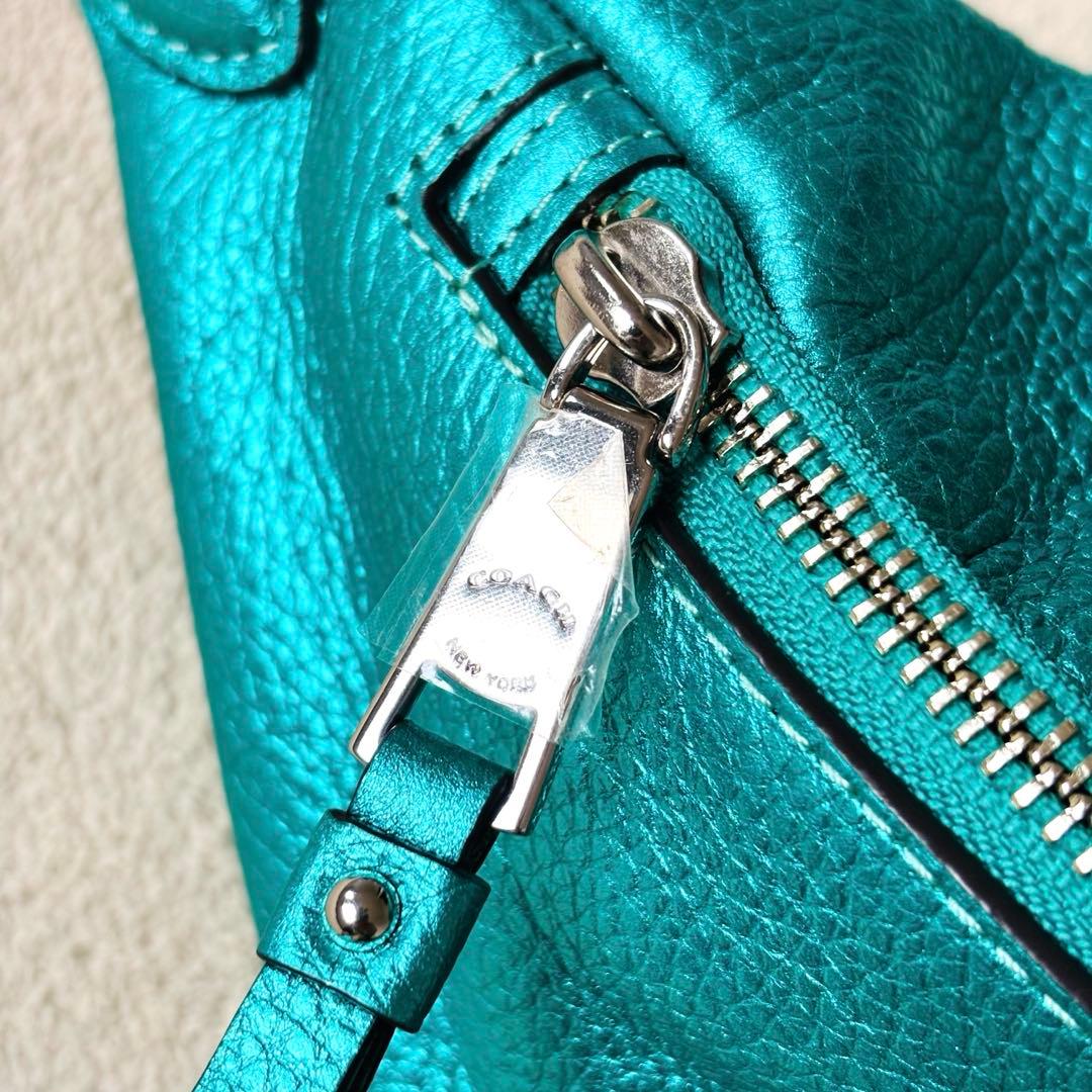 【新品未使用】COACH メタリックレザー シボ革 ボディバッグ グリーン