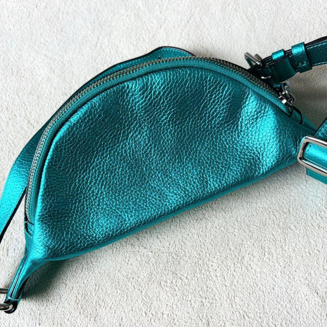 【新品未使用】COACH メタリックレザー シボ革 ボディバッグ グリーン