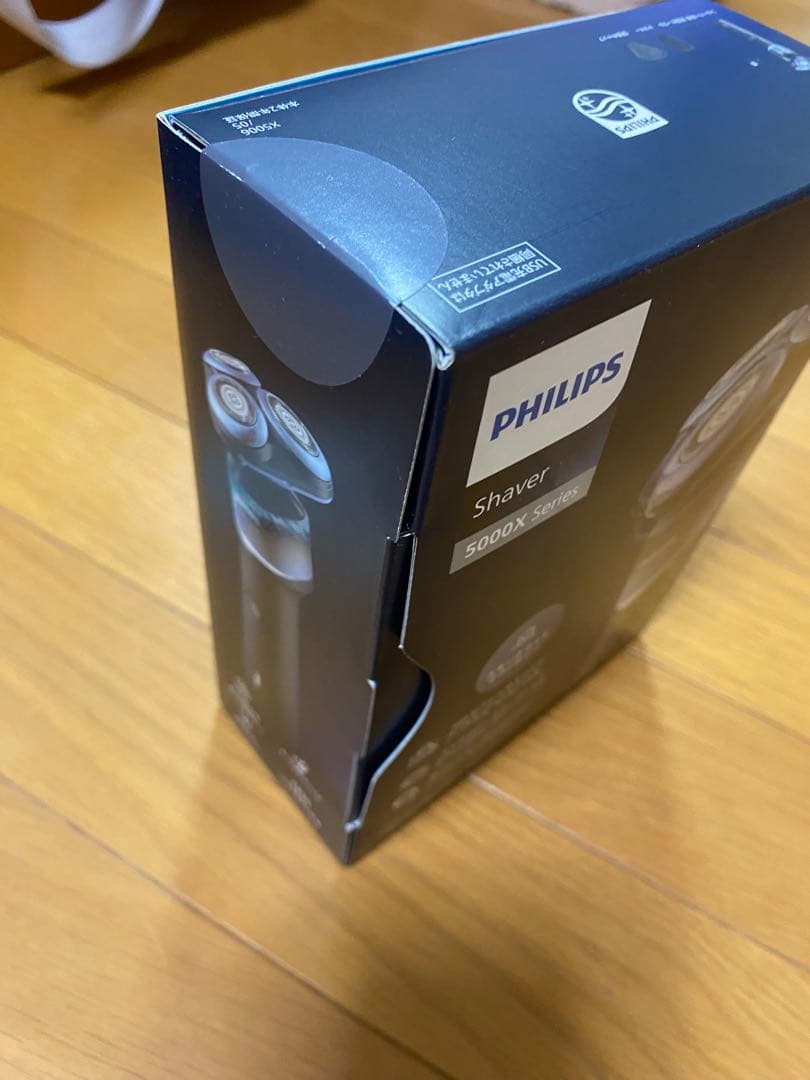 PHILIPSシェーバー電動 髭剃り 3枚刃 未開封！(充電アダプター付けます)