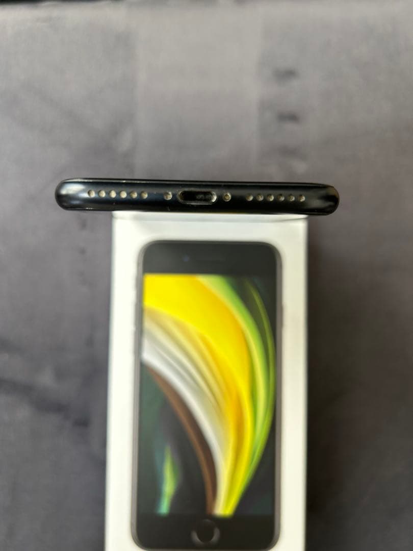 iPhone SE(第2世代) 64GB ブラック 本体 SIMロックあり