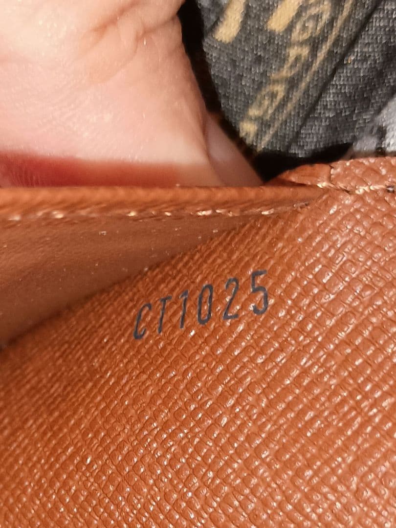 未使用【正規品】ルイヴィトン長財布 ポルトカルトクレディ モノグラム 円 長札