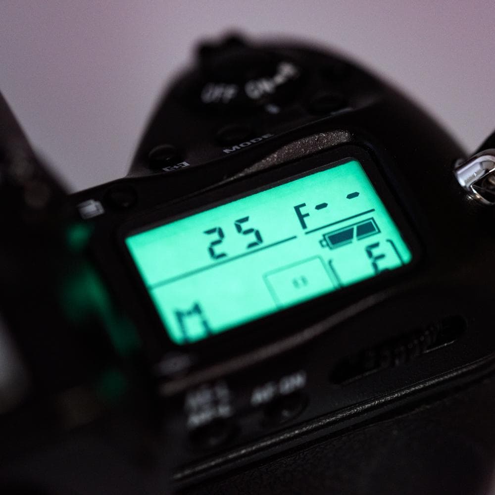 Nikon　F5　一眼レフ　フィルムカメラ　巻き上げ動作確認済み　防湿庫保管品