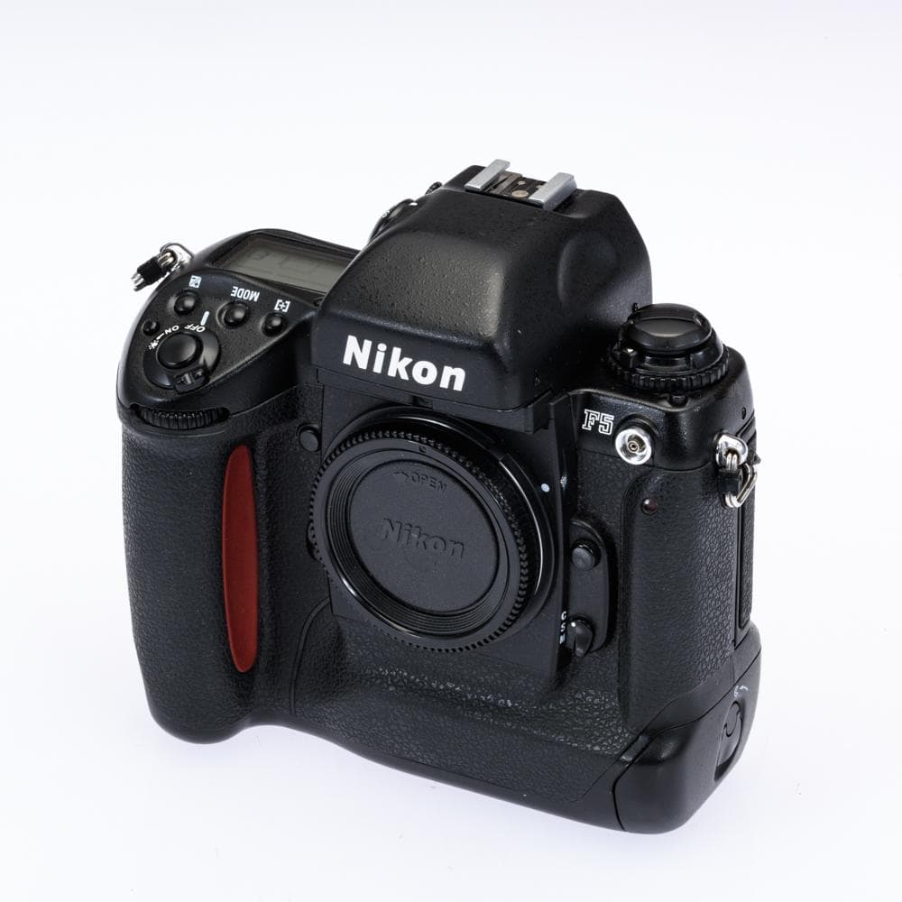 Nikon　F5　一眼レフ　フィルムカメラ　巻き上げ動作確認済み　防湿庫保管品