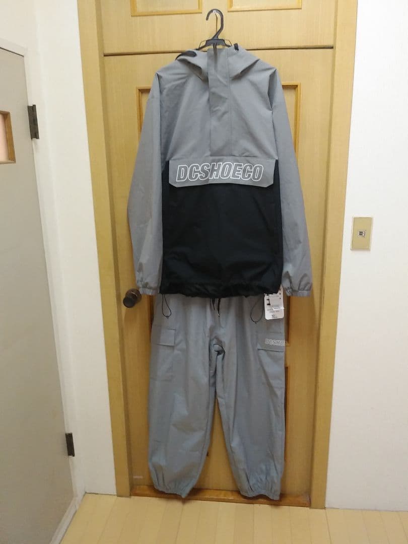 DC SHOES スノーボードウェア 上下新品　Mサイズ