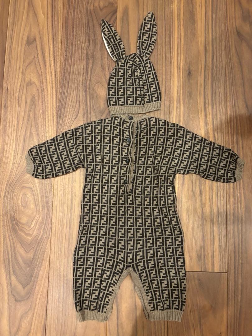 FENDI ズッカ柄ロンパース　うさぎニット帽　セット　6M