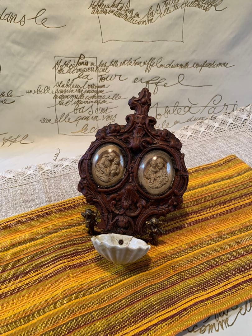 フランス製　アンティークのレアなメダイヨンのガラスドームが2個付いてます！繊細！