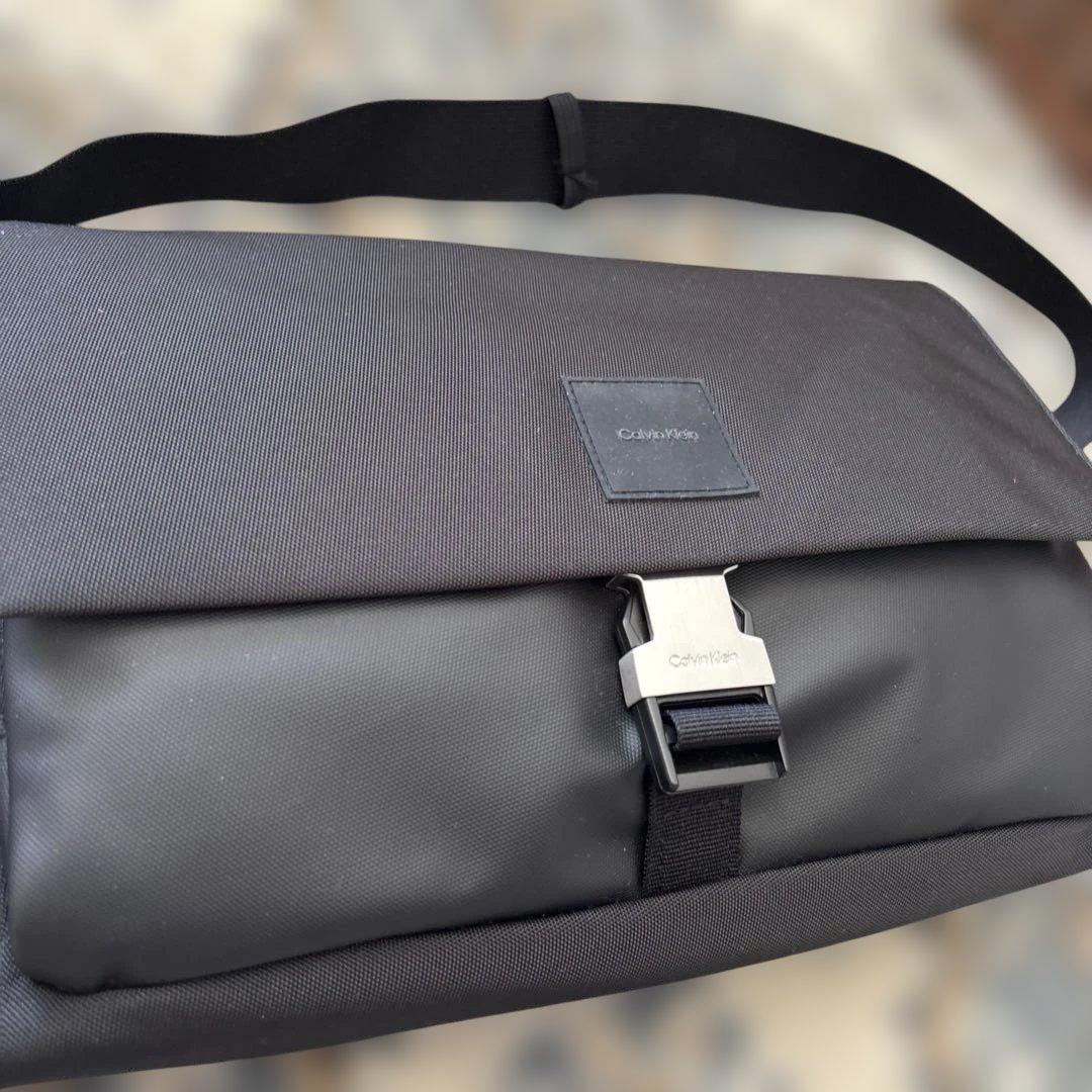 新品タグ付き  メッセンジャースリングバッグ ナイロン