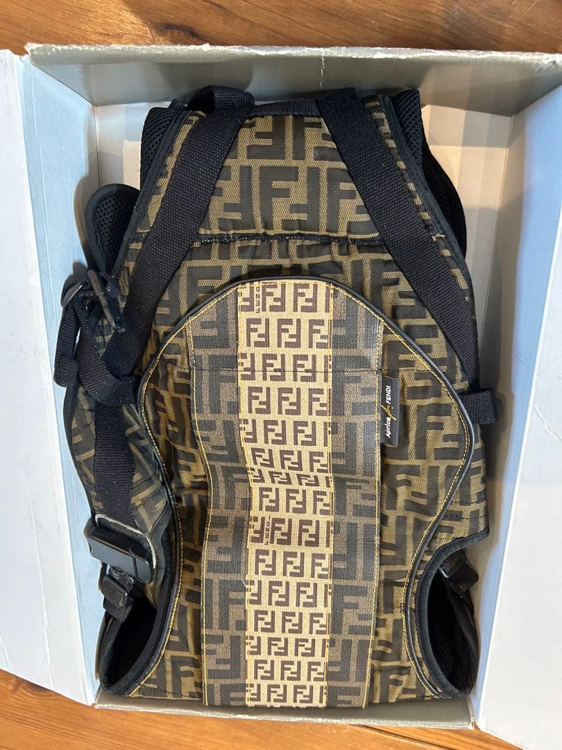 FENDI×アップリカ抱っこ紐　箱、取説付き