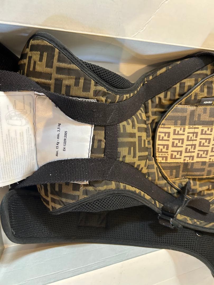FENDI×アップリカ抱っこ紐　箱、取説付き
