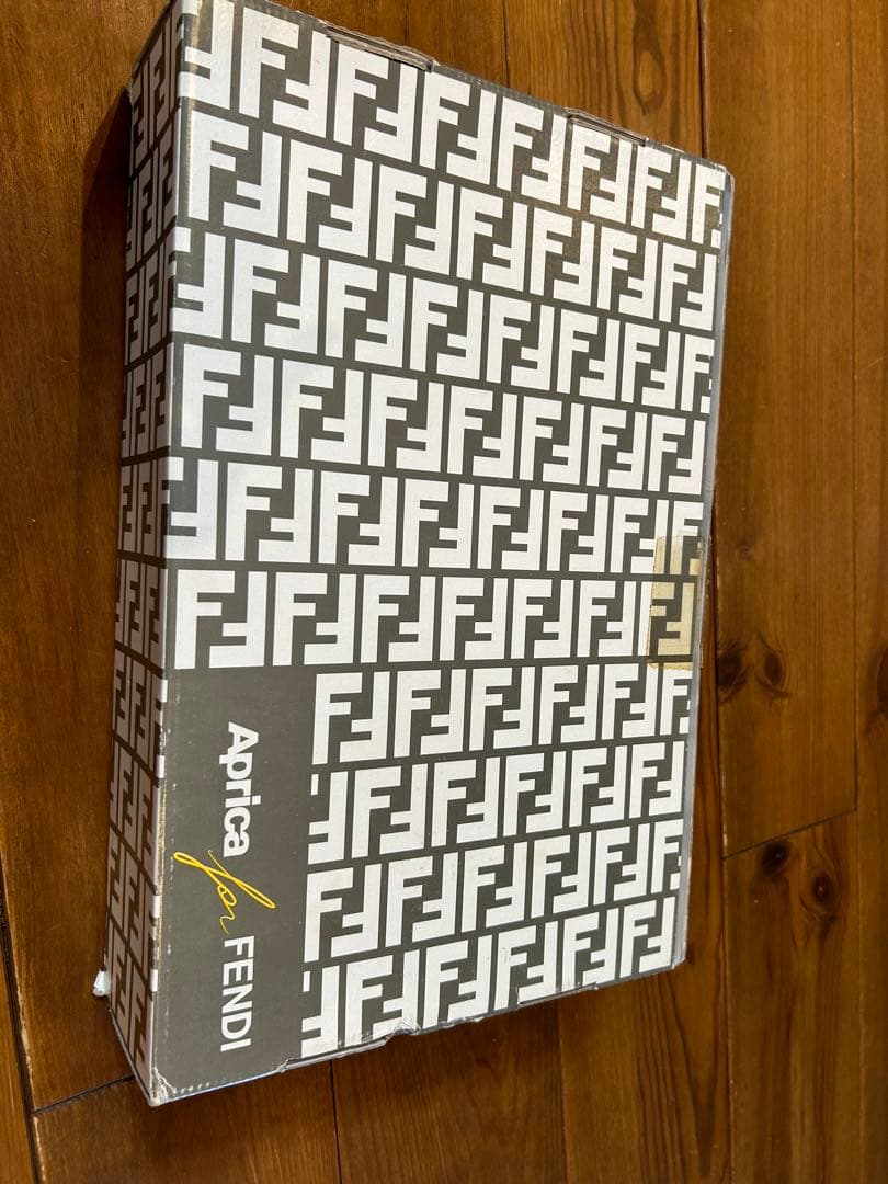 FENDI×アップリカ抱っこ紐　箱、取説付き