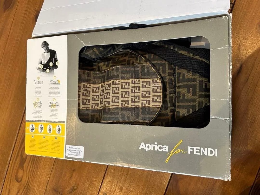 FENDI×アップリカ抱っこ紐　箱、取説付き