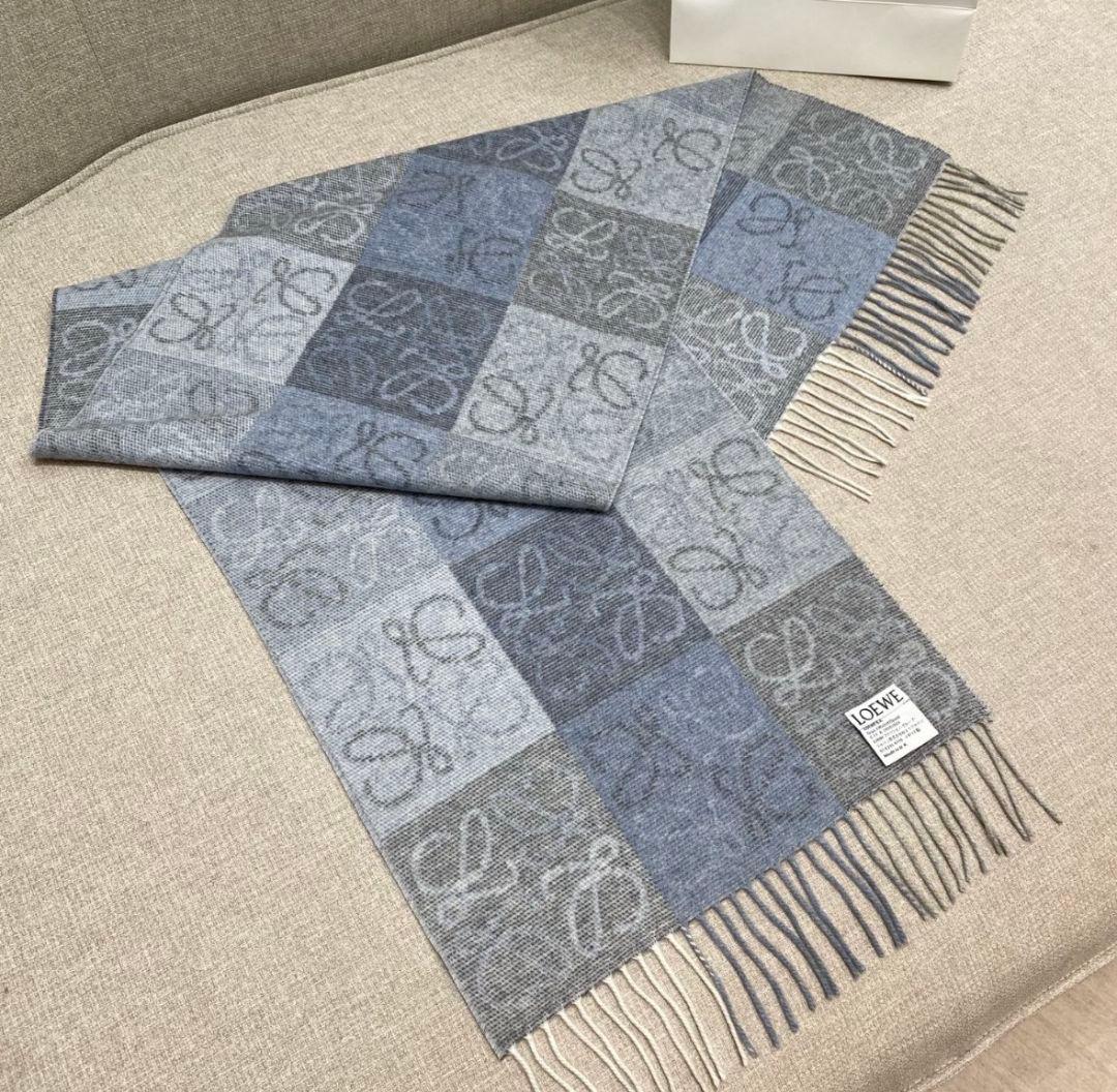 ちぃ様LOEWE グレー＆ブルーチェックウールスカーフ
