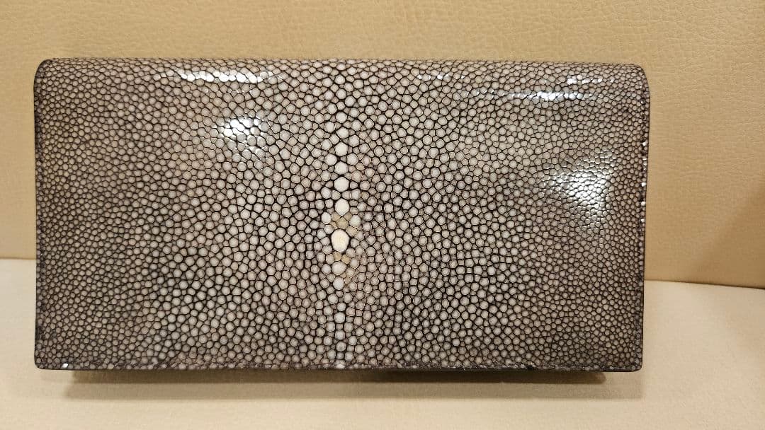 開運国内メーカー製造スティングレー　天然エイ革長札長財布ガルーシャ