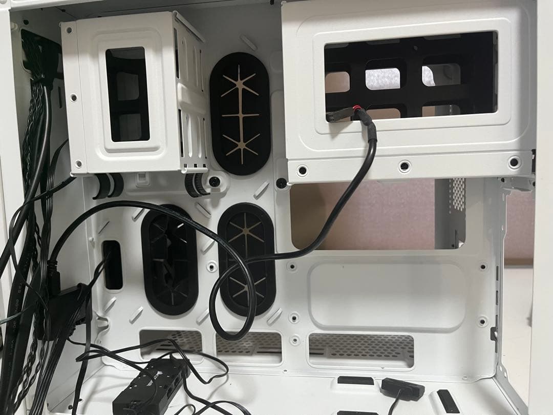 値下げしました！Corsair ミドルタワーPCケース ATX RGBファン付属