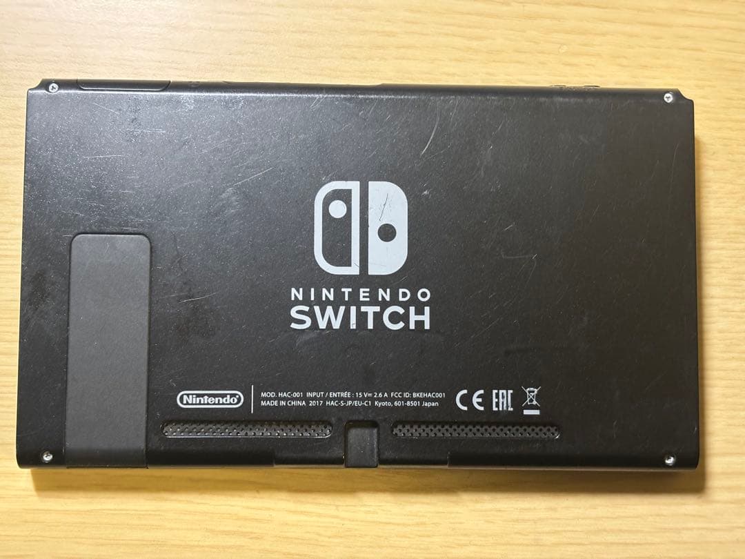 Nintendo Switch 本体＆スタンド、Joy-Conストラップ、ドッグ