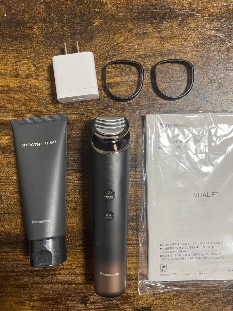Panasonic バイタリフトEH-SR86 美顔器　小田切ヒロ氏　使用商品