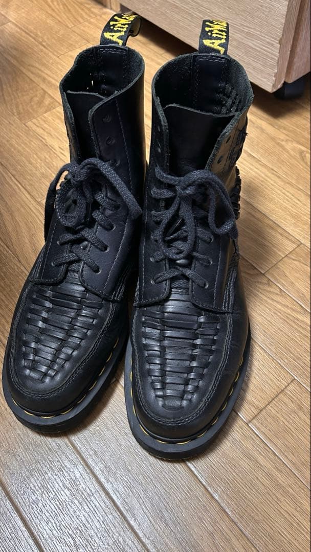 Dr. Martens ブラック編み込みブーツ