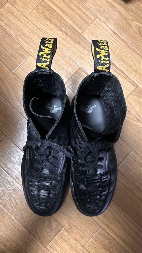 Dr. Martens ブラック編み込みブーツ