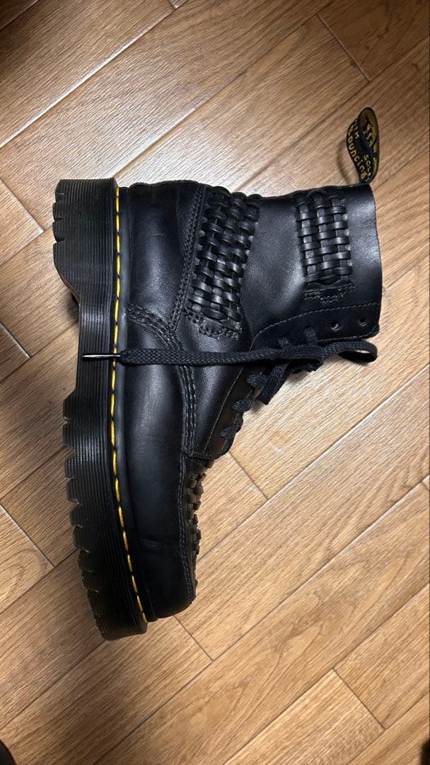 Dr. Martens ブラック編み込みブーツ