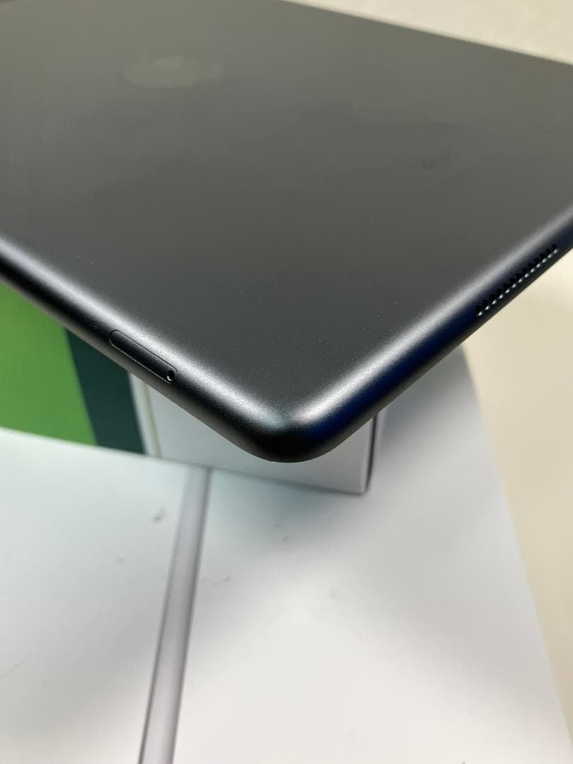 iPad 第9世代　256GB グレー　セルラー　中古品　カバーガラス付