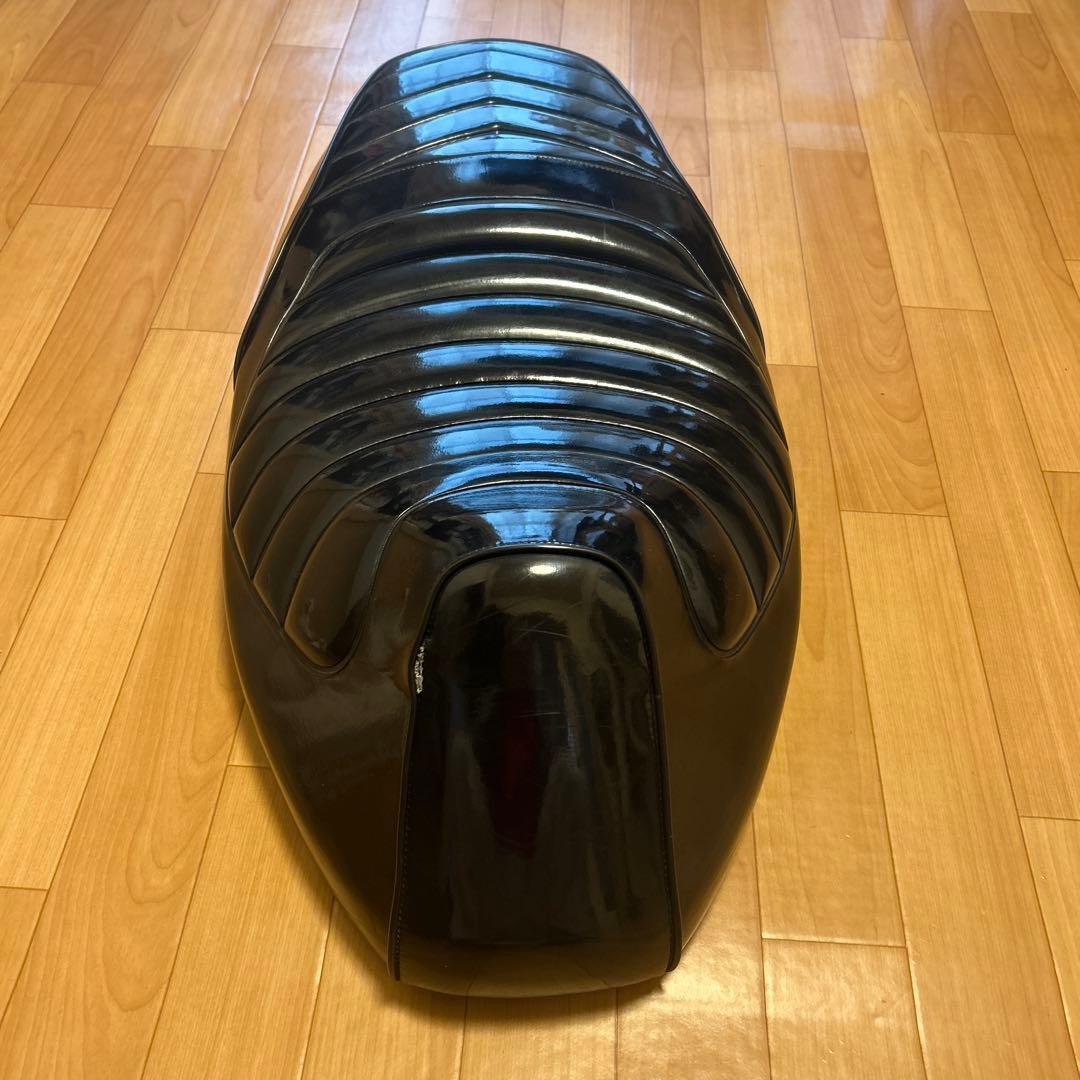 佐々木 大祐 シグナス4型バイクシート 黒 ストライプデザイン