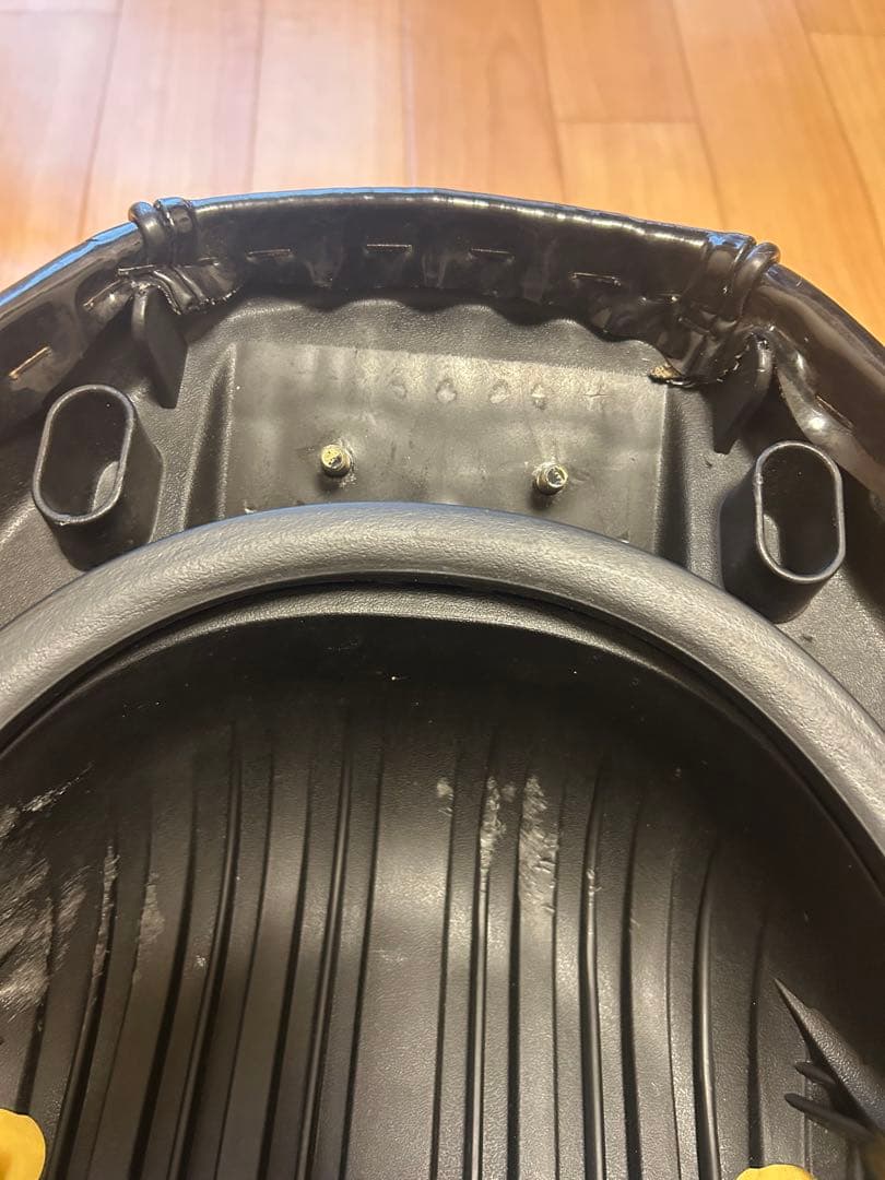 佐々木 大祐 シグナス4型バイクシート 黒 ストライプデザイン