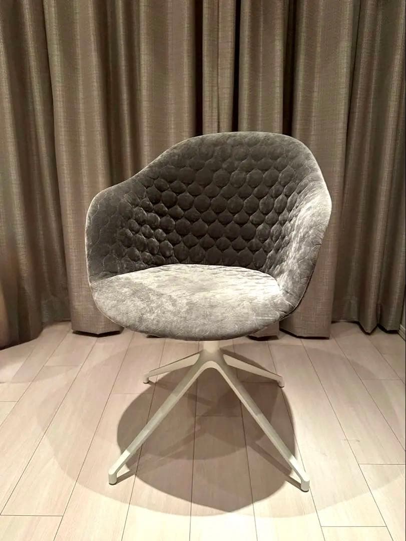 BoConcept Adelaide 美フォルム ダイニングチェア回転式 ①