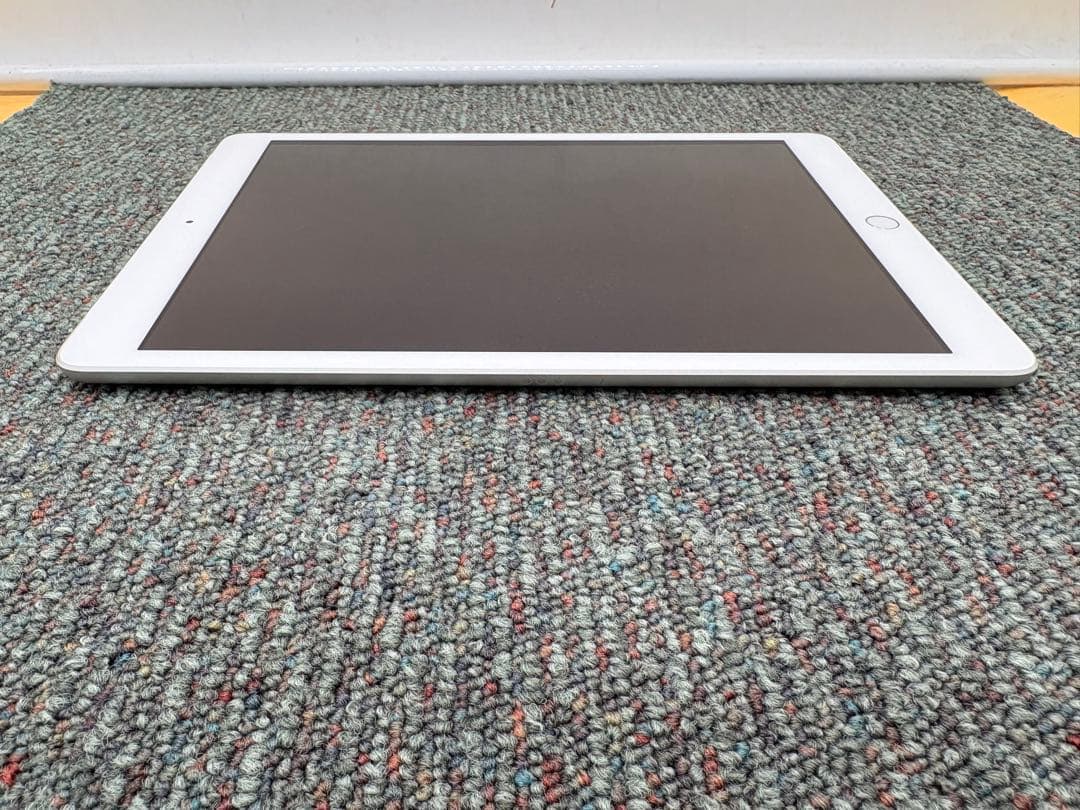 【美品】【100%】 iPad 第8世代　Wi-Fi + Cellularモデル