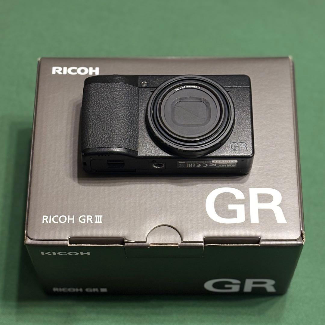 【美品】RICOH GR III（3775回）コンパクトデジタルカメラ
