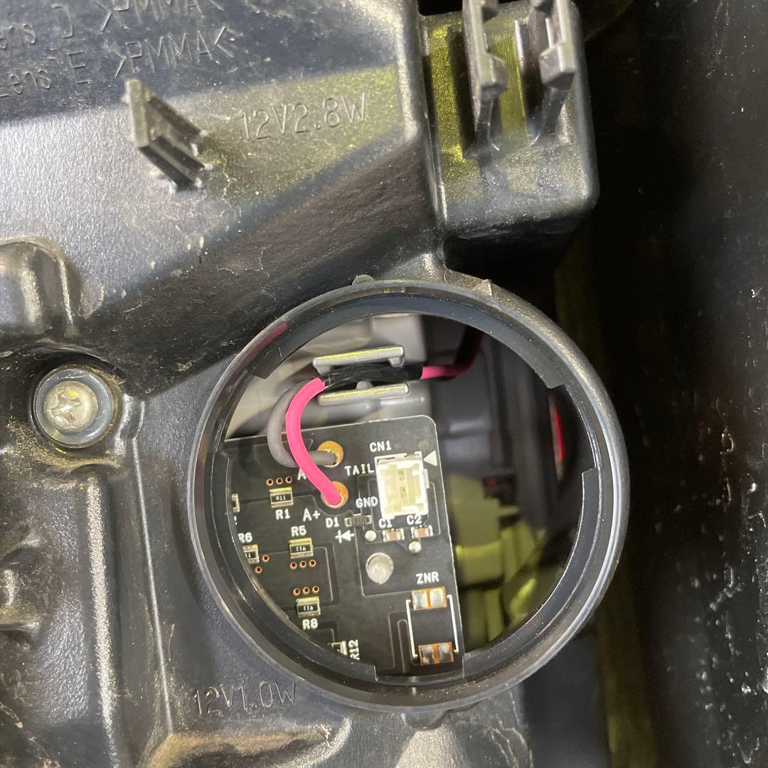 ニッサン　セレナ　リヤコンビネーションランプユニット　右