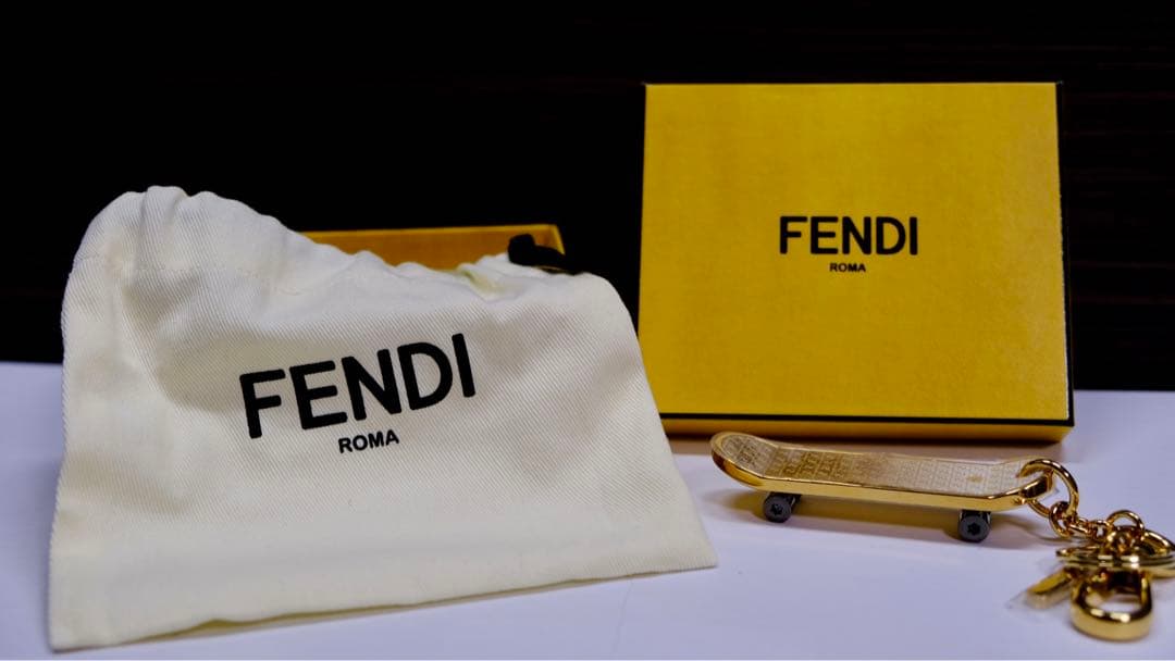 FENDI スケートボード　キーチャーム　正規品　新品未使用　箱付き