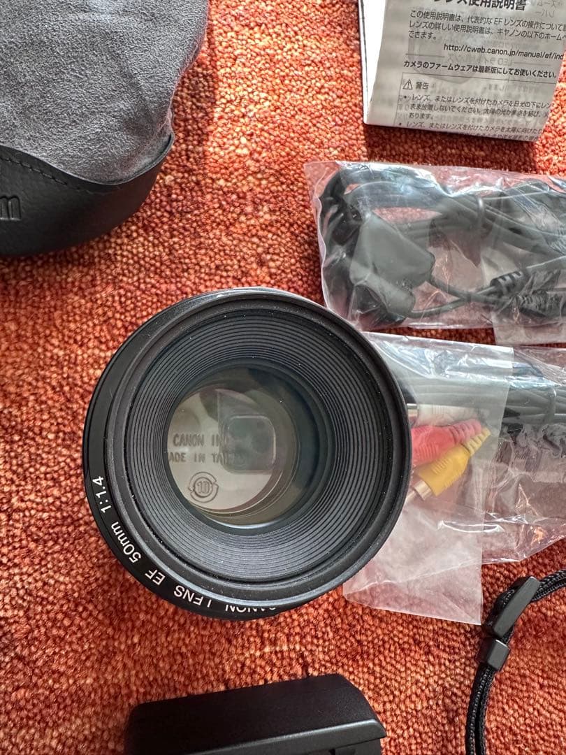 Canon EOS 6D 単焦点レンズ50mm、望遠レンズ70-300mm 付き