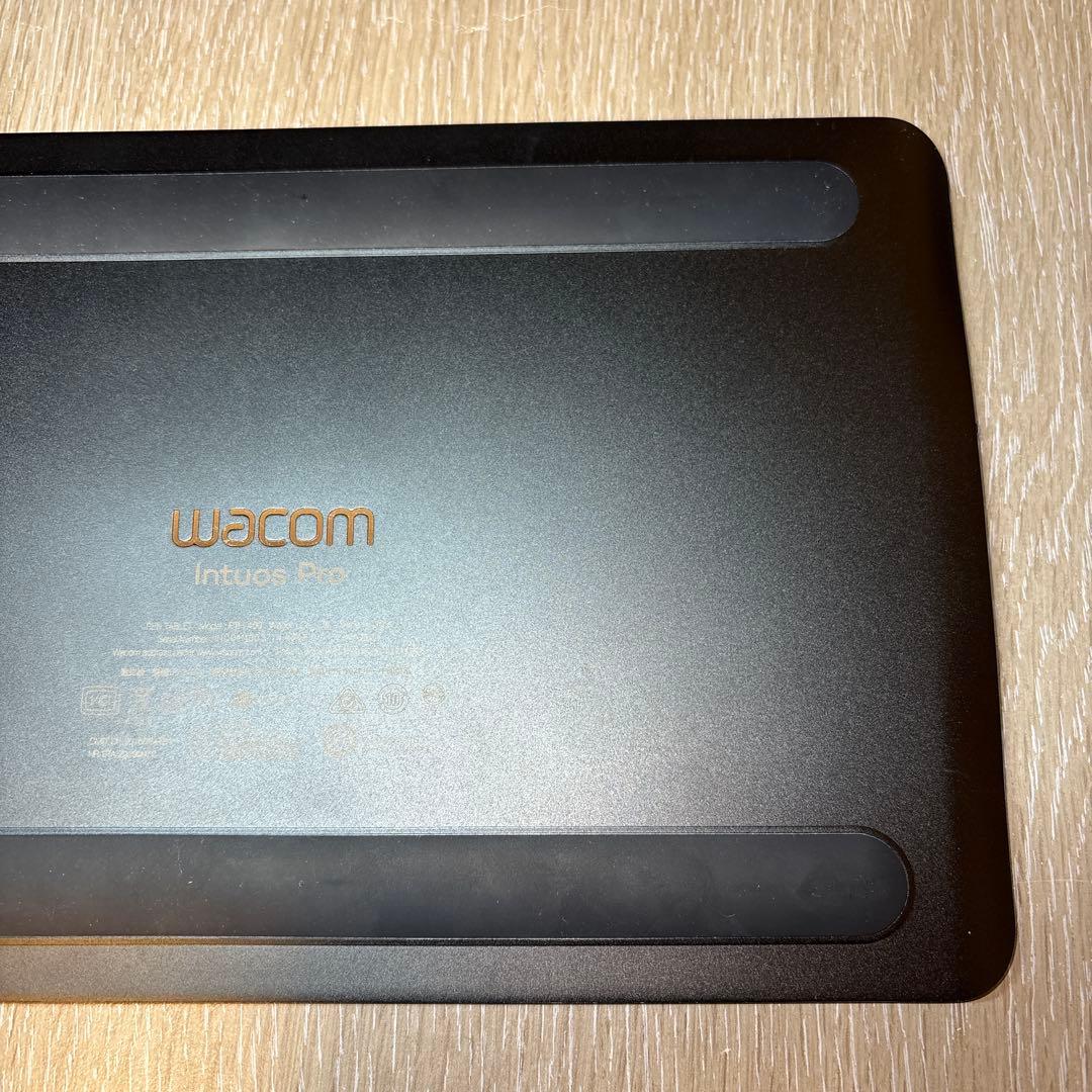 液タブ・ペンタブ Wacom Intuos Pro (2017) Small PTH-460