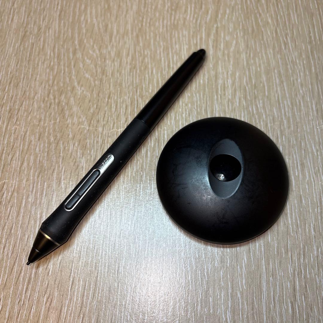 液タブ・ペンタブ Wacom Intuos Pro (2017) Small PTH-460