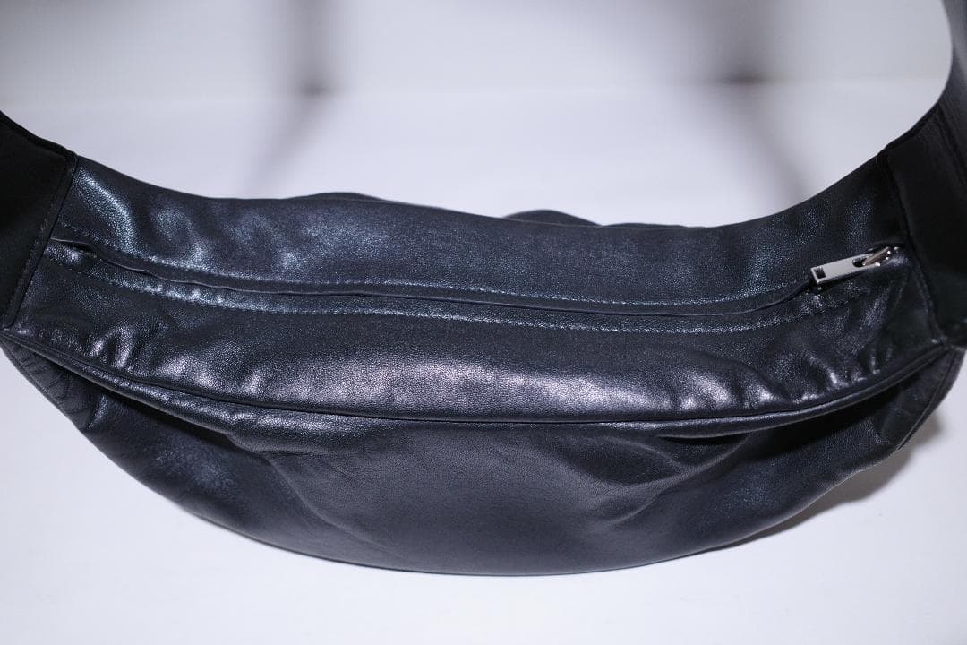 COS レザー プリーツベルトバッグ ブラック