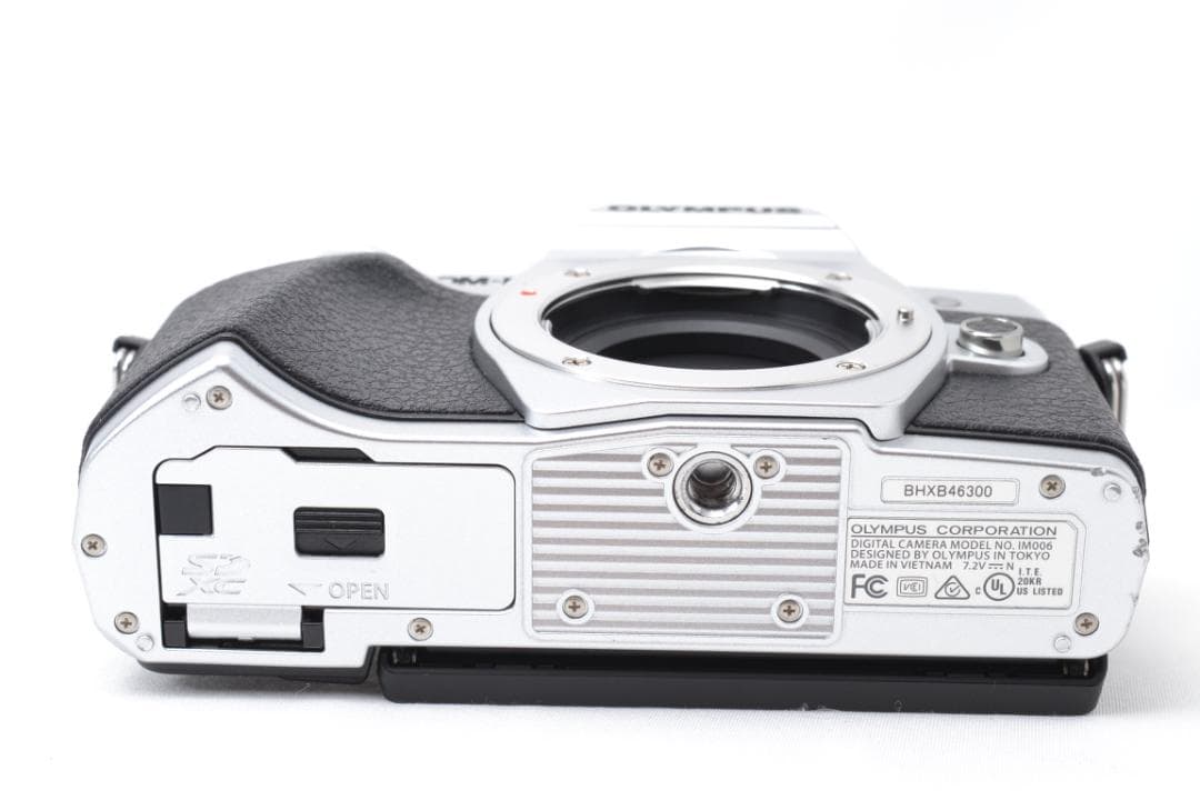 ■ 美品 ■ オリンパス　OM-D E-M10 MarkⅢ ボディ 元箱付