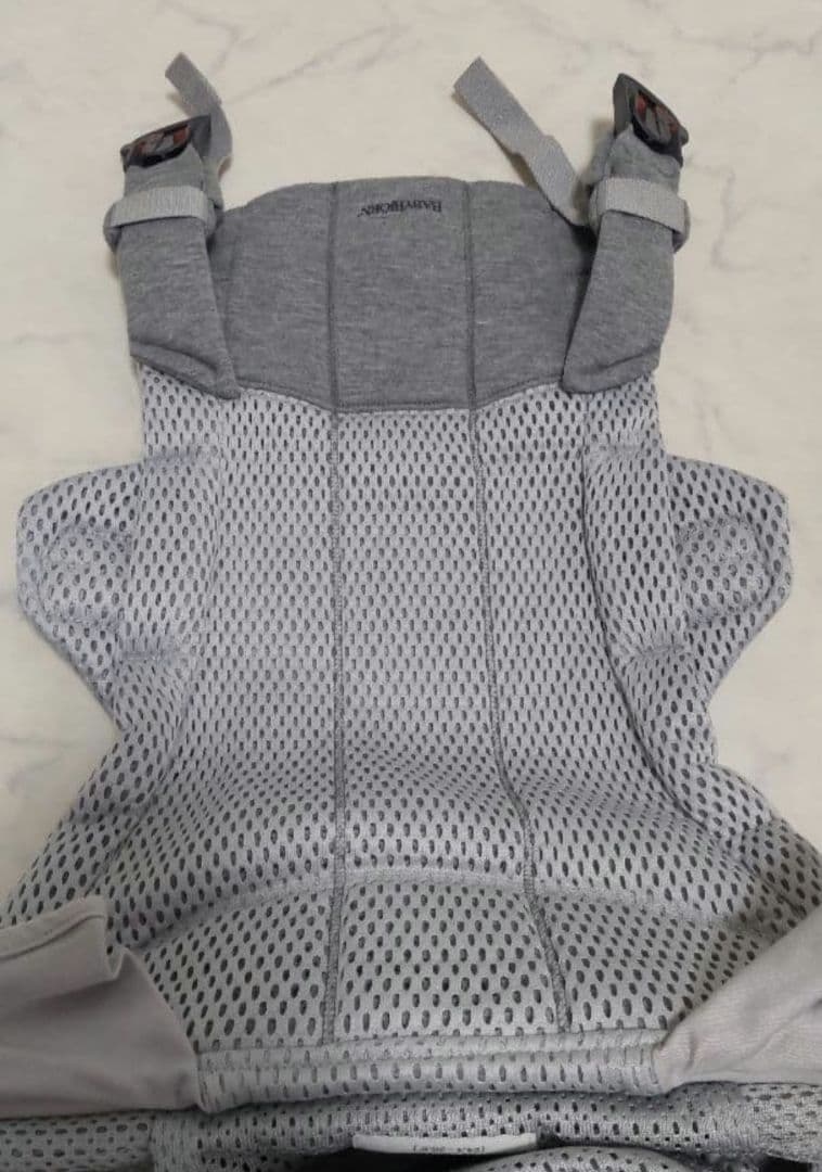 ☆美品☆ ベビービョルン ハーモニー エアリーメッシュ シルバー 抱っこひも