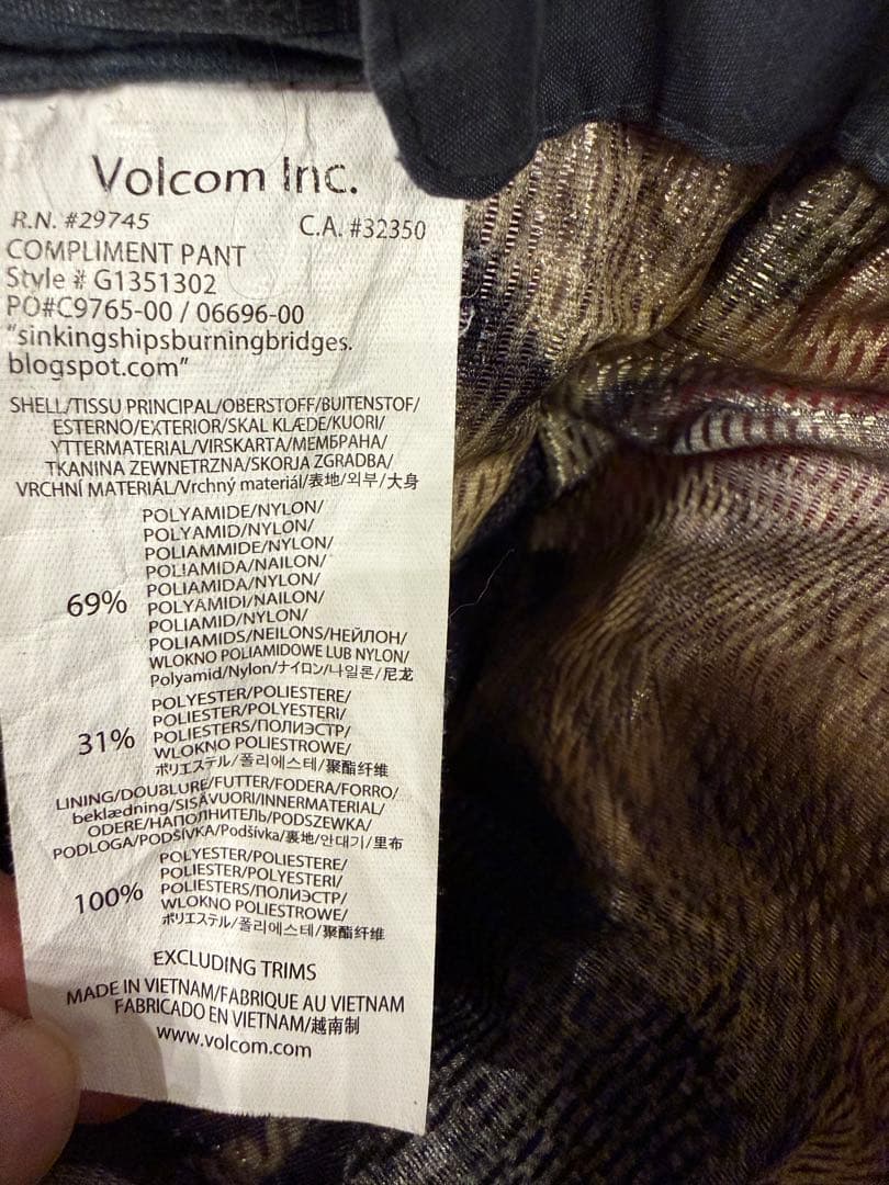 &*i様 VOLCOM スノーボードウェア メンズ上下セットM〜L相当