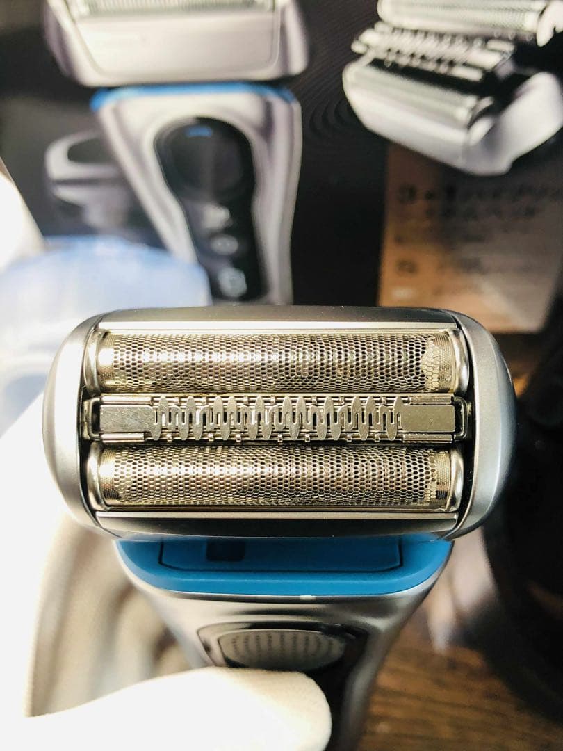 【美品】BRAUN Series 8 8390ccブラウンメンズ電気シェーバー