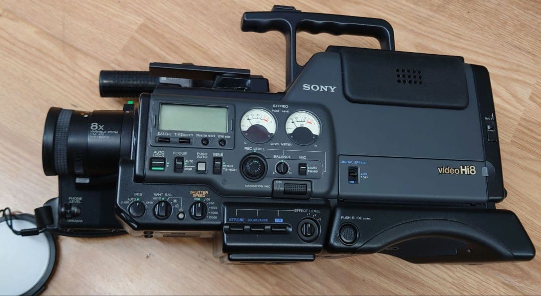 ■【ケース・AC付】SONY　CCD-V5000 Video Hi8PROカメラ