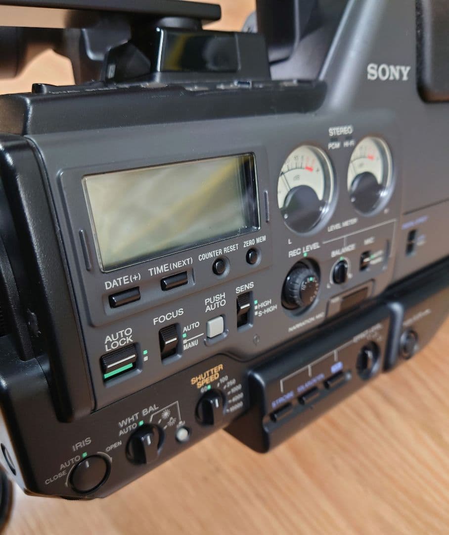 ■【ケース・AC付】SONY　CCD-V5000 Video Hi8PROカメラ