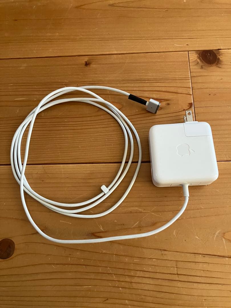 Macbook Air 13 8G 256GBバッテリー良好A1466 ケース付