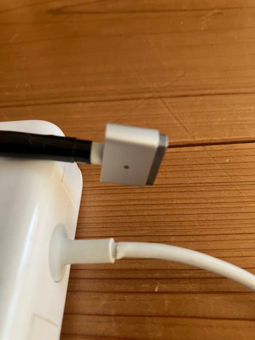 Macbook Air 13 8G 256GBバッテリー良好A1466 ケース付