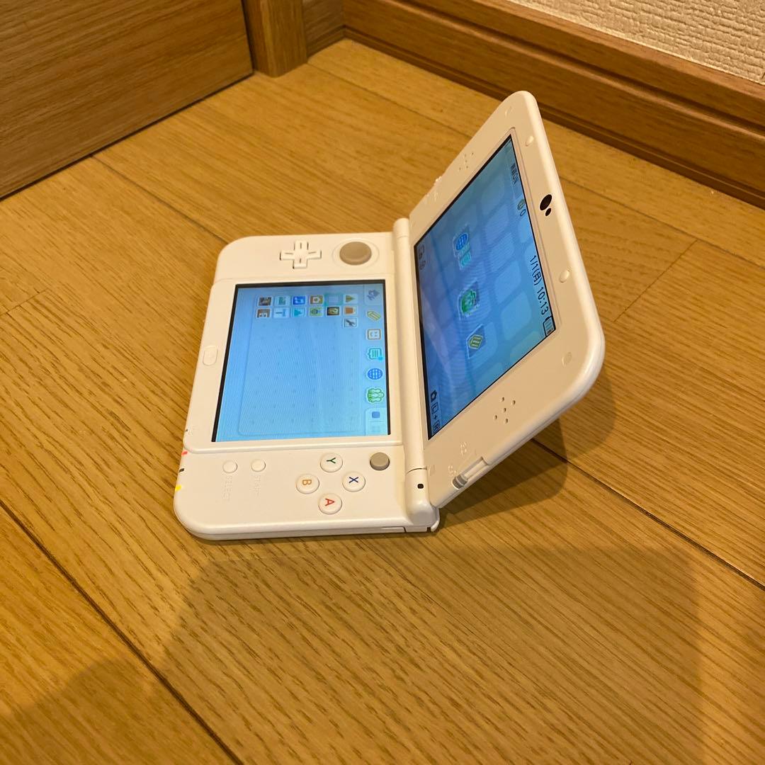 美品　Newニンテンドー3DSLL パールホワイト