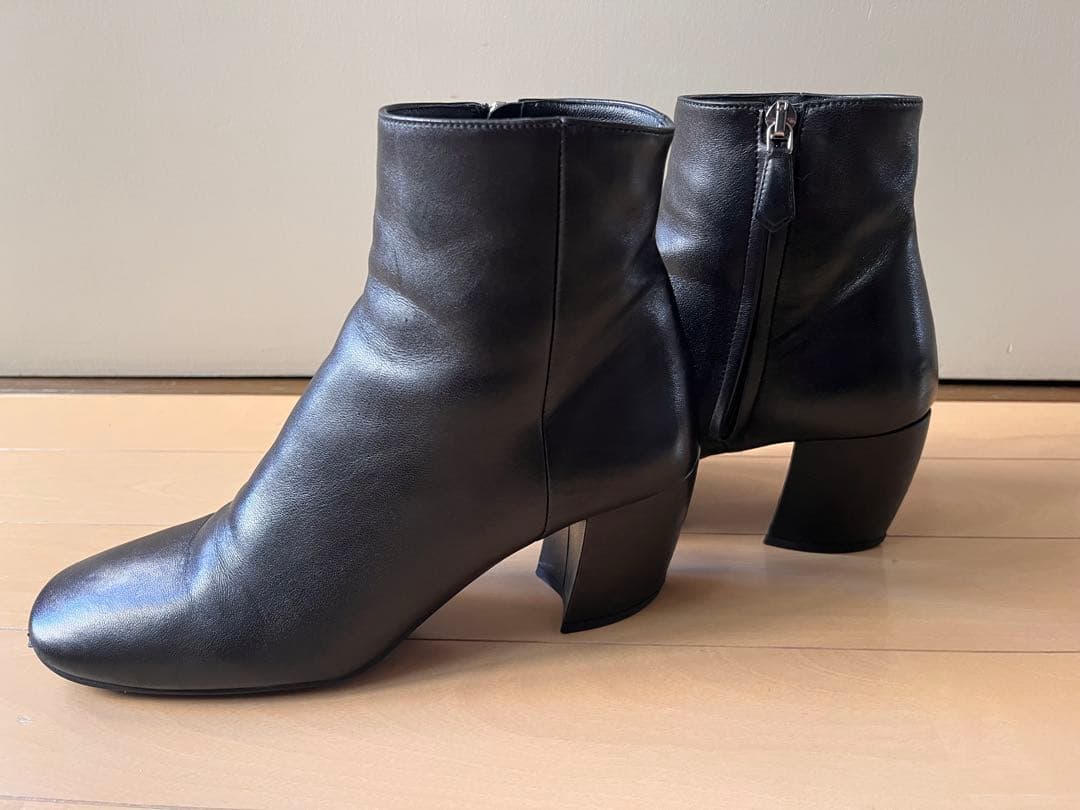 y*o様 プラダ★ブラックレザー★ブーティ★ジッパー付き