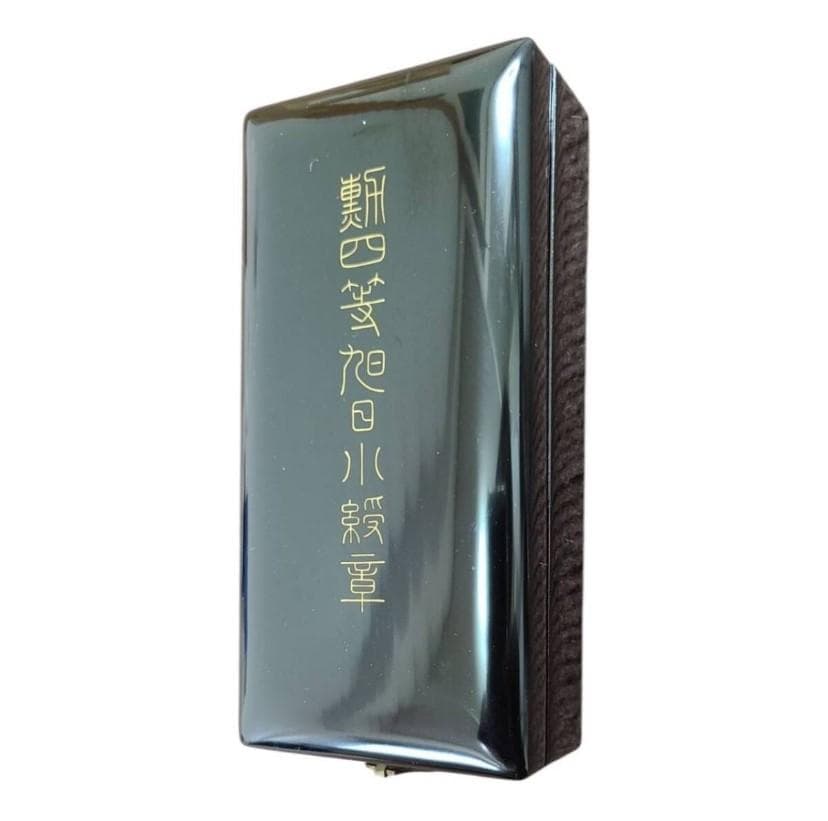 勲章 勲四等旭日小綬章 旧日軍 大日帝国軍 軍隊 共箱付