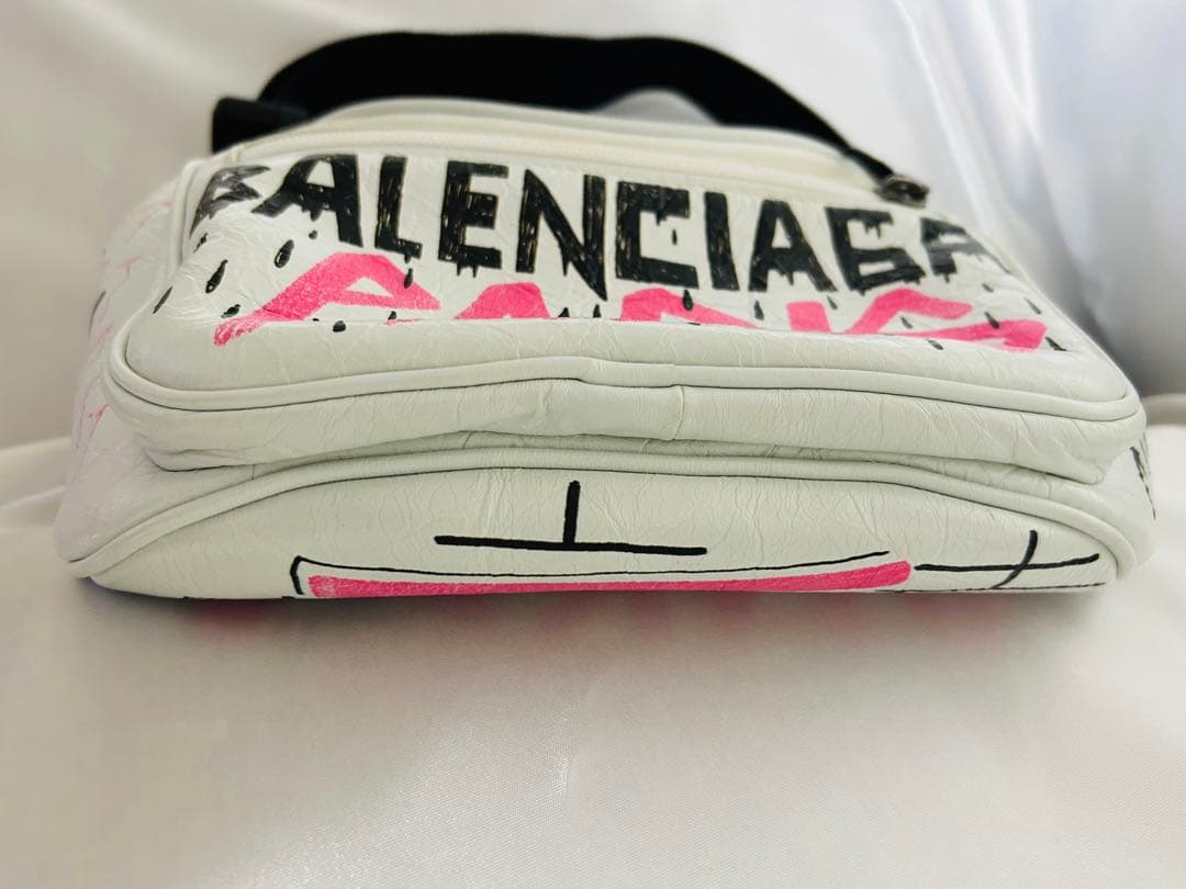 BALENCIAGA バレンシアガ グラフィティ エクスプローラー ボディバッグ