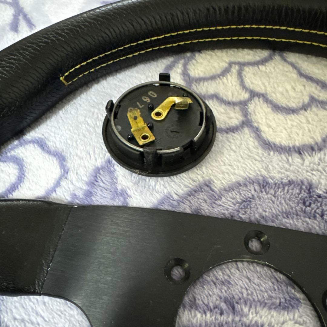 MOMO ヴェローチェレーシングステアリング　350mm